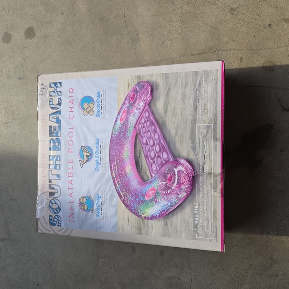 Vibrant Inflatable Pool Chair - Picture 1 of 2